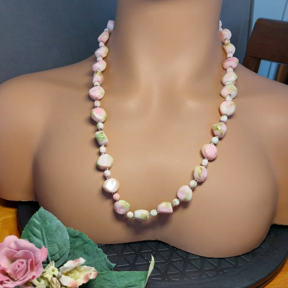 Vintage Pastel Pink Green Bead Necklace 24" Plastic - Picture 2 of 4